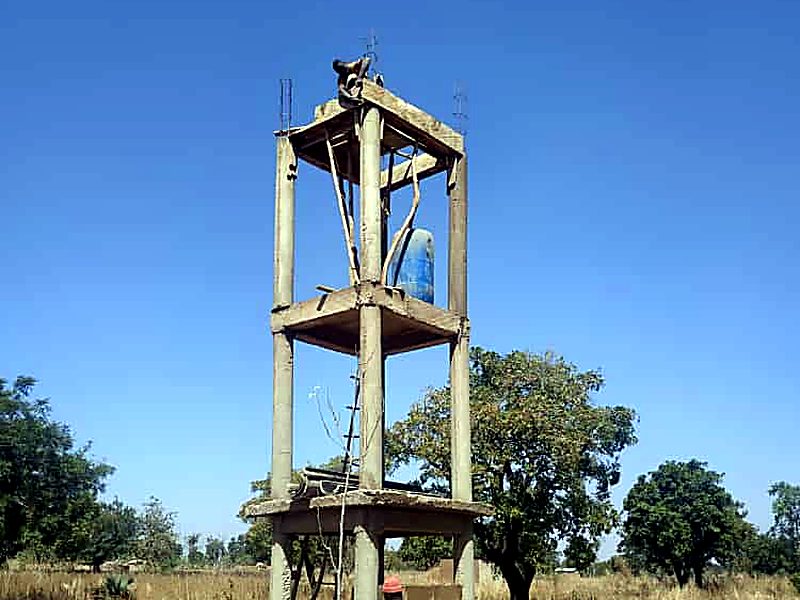 Château d’eau en béton armé en cours de construction